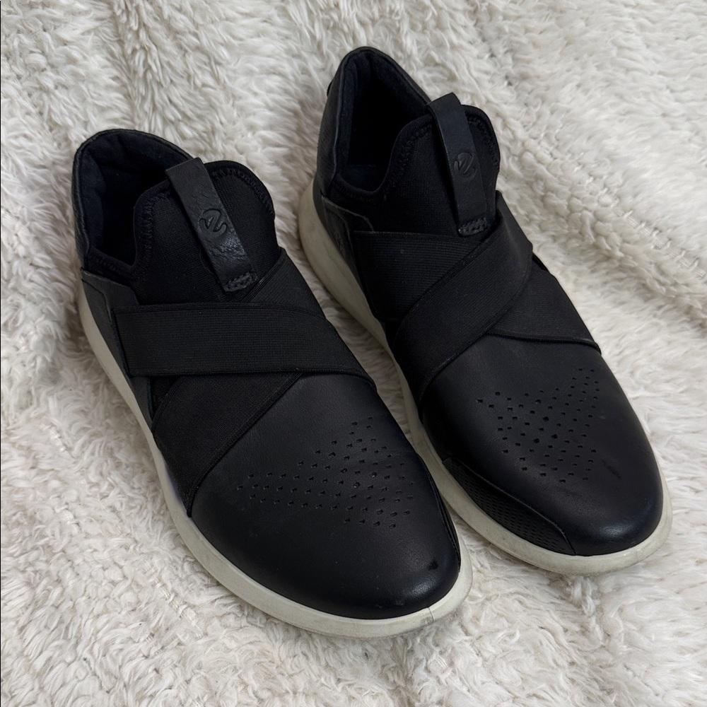 Size 41 Ecco Slip on Sneakers